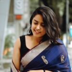 VJ Kalyani Instagram - Scars & acne, you BEAUTY! Behind the scenes of the photo dump🤗 ... 📸: @_storiesbyselvin & @selvin_dop #pondybazaar #streetsofchennai #rain #love #vjkalyani🎤