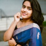 VJ Kalyani Instagram – Reflecting Chennai & its weather💛
Lemme know which one is your fav from the dump🤷‍♀️
…
📸: @_storiesbyselvin & @selvin_dop 
…

#nomakeup  #rainymrng #chennai #breezy #vjkalyani🎤