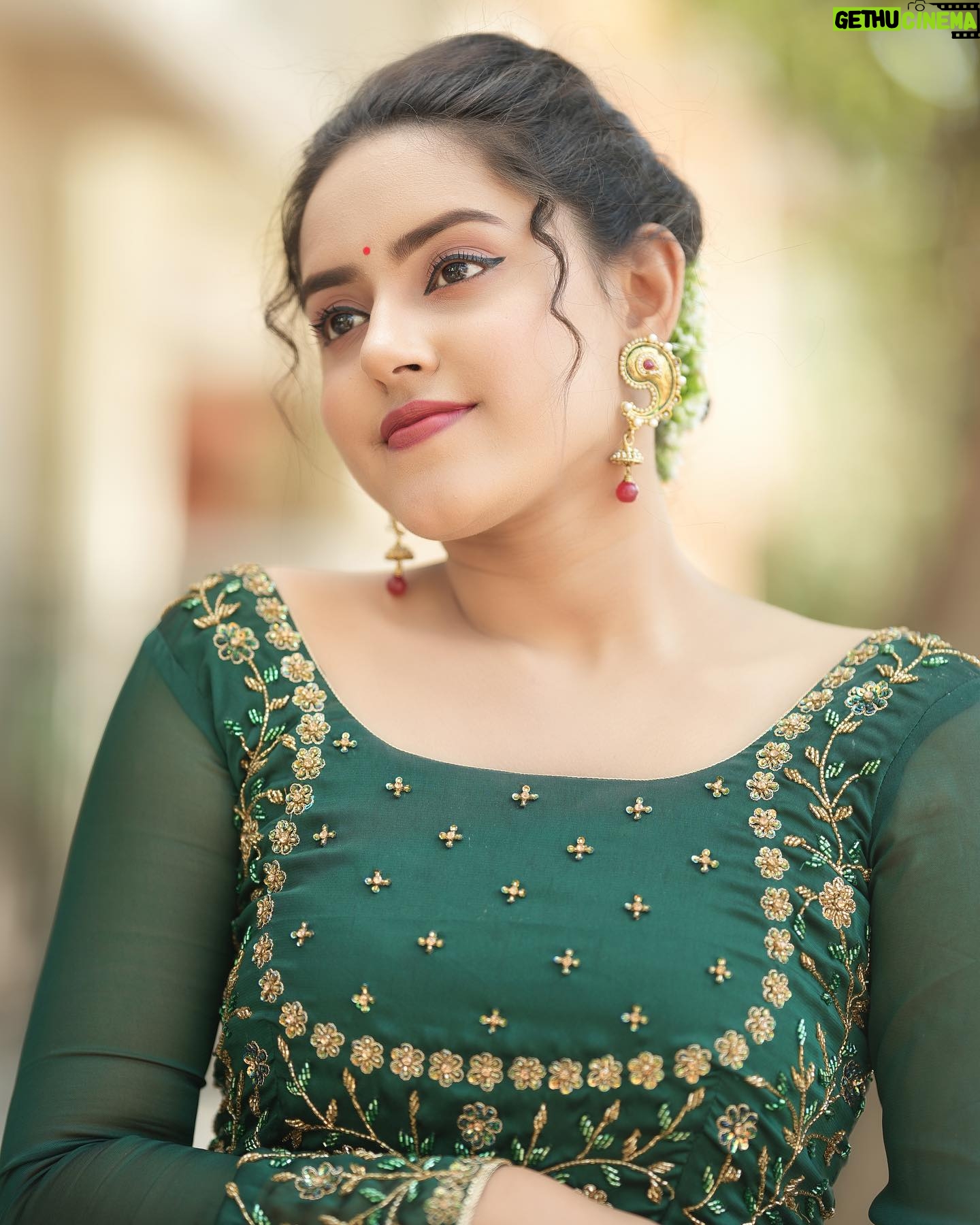 VJ Kalyani Instagram - My Way of turning on the 'Green Flags' 😂 ... Wearing: @designed_by_sindhu Makeup & hair: @aarthibridalmakeover 📸: @eyeclickzstudio ... #greenflag #green #traditional #eventlook #vjkalyani🎤