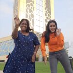 VJ Kalyani Instagram - Chumma porapokula oru dance pottom at Dubai😩💃 Deepa akka's energy>>> Mine ... #reelsinstagram #reelsvideos #reelsinsta #reelsindia #reelslovers #trendingreels #trendingnow #trendingaudio #dance #dancevideo #dancechallenge #kurchimadathapetti #telugu #cwc #vijaytv #cookuwithcomali #deepaakka #vjkalyani🎤