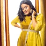 VJ Kalyani Instagram - Blooper turned more casual than the usual😂 ... 📸: @akr_photography_salem Wearing: @shanus_boutique Muah: @bhavishyaa_makeover #trending #trend #trendalert #classic #rangurakkara #reelsinstagram #dance #fun #vjkalyani🎤