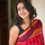 VJ Kalyani Instagram - Red Kanchi Silk Cotton handwoven saree from @panjavarnamsilks 📸: @gett_o_ Muah: @rekhamakeups #effortlesselegance #redsaree #tradition #panjavarnam #vjkalyani🎤