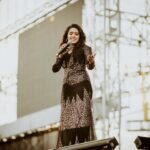 VJ Kalyani Instagram - As goofy on stage, coz thats where my heart is...! Pradeep Kumar Live in Concert at Trichyyy!! Wattta magical eve indeed it was, revamped the show post heavy rains and the crowd was still on!! @pradeep_kumar1123 anna, you are awesomeeeee💛 ... Congratulations lca & rafe na for the massive hittt despite the natural odds and thankyou for having meee💛💛 @makapa_anand anna my guiding starrr🥰🥰 ... Wearing: @lithas_rentals Muah: @revyz_makeover 📸: @cameracrewshorts ... #pradeepkumar #liveinconcert #host #trichy #vjkalyani🎤