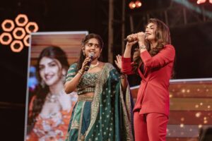 VJ Kalyani Instagram - Swipe>>> 💛
(DO NOT MISS THE LAST PIC‼️
Or may be the pics on the wholeee🙈)
...
Yet an other massive show with stellars @sivakarthikeyan  @sreeleela14 @actorsathish @iambababaskar 
Anantara'24 Thankyou for all the loveee DSU💛💛

Breaking the blues with @lithas_rentals 
📸: @balaartphotography thankyou, loving the work!

#host #collegeculturals #gratitude #sreeleela #sivakarthikeyan #actorsathish #bababaskar #fun #vjkalyani🎤
