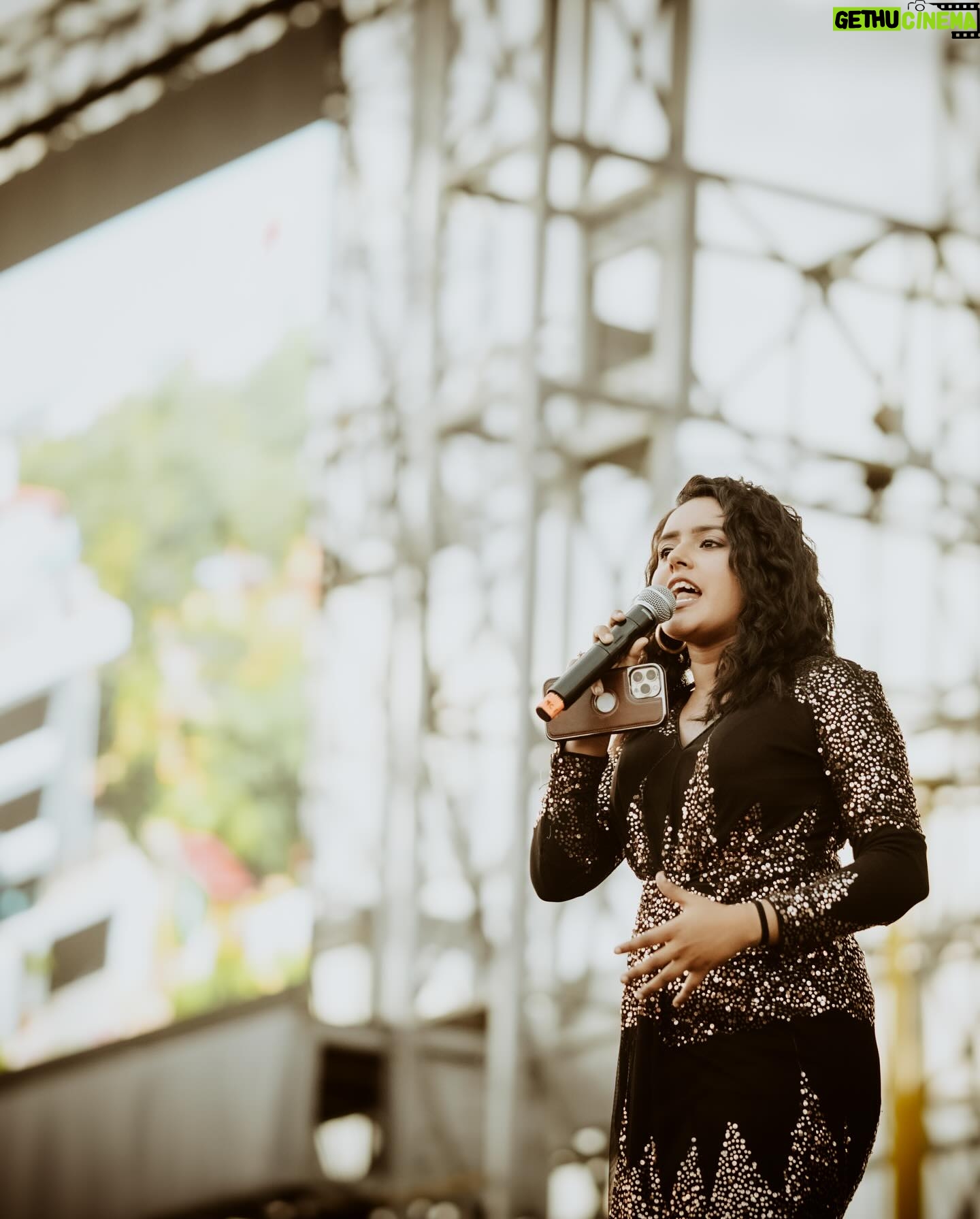 VJ Kalyani Instagram - As goofy on stage, coz thats where my heart is...! Pradeep Kumar Live in Concert at Trichyyy!! Wattta magical eve indeed it was, revamped the show post heavy rains and the crowd was still on!! @pradeep_kumar1123 anna, you are awesomeeeee💛 ... Congratulations lca & rafe na for the massive hittt despite the natural odds and thankyou for having meee💛💛 @makapa_anand anna my guiding starrr🥰🥰 ... Wearing: @lithas_rentals Muah: @revyz_makeover 📸: @cameracrewshorts ... #pradeepkumar #liveinconcert #host #trichy #vjkalyani🎤
