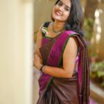 VJ Kalyani Instagram - Swipe>>> 💛 Brown and Magenta Kanchipuram Handwoven Saree from @panjavarnamsilks 💛 📸: @gett_o_ Muah: @rekhamakeups #sareelove #handwoven #silksarees #panjavarnam #vjkalyani🎤