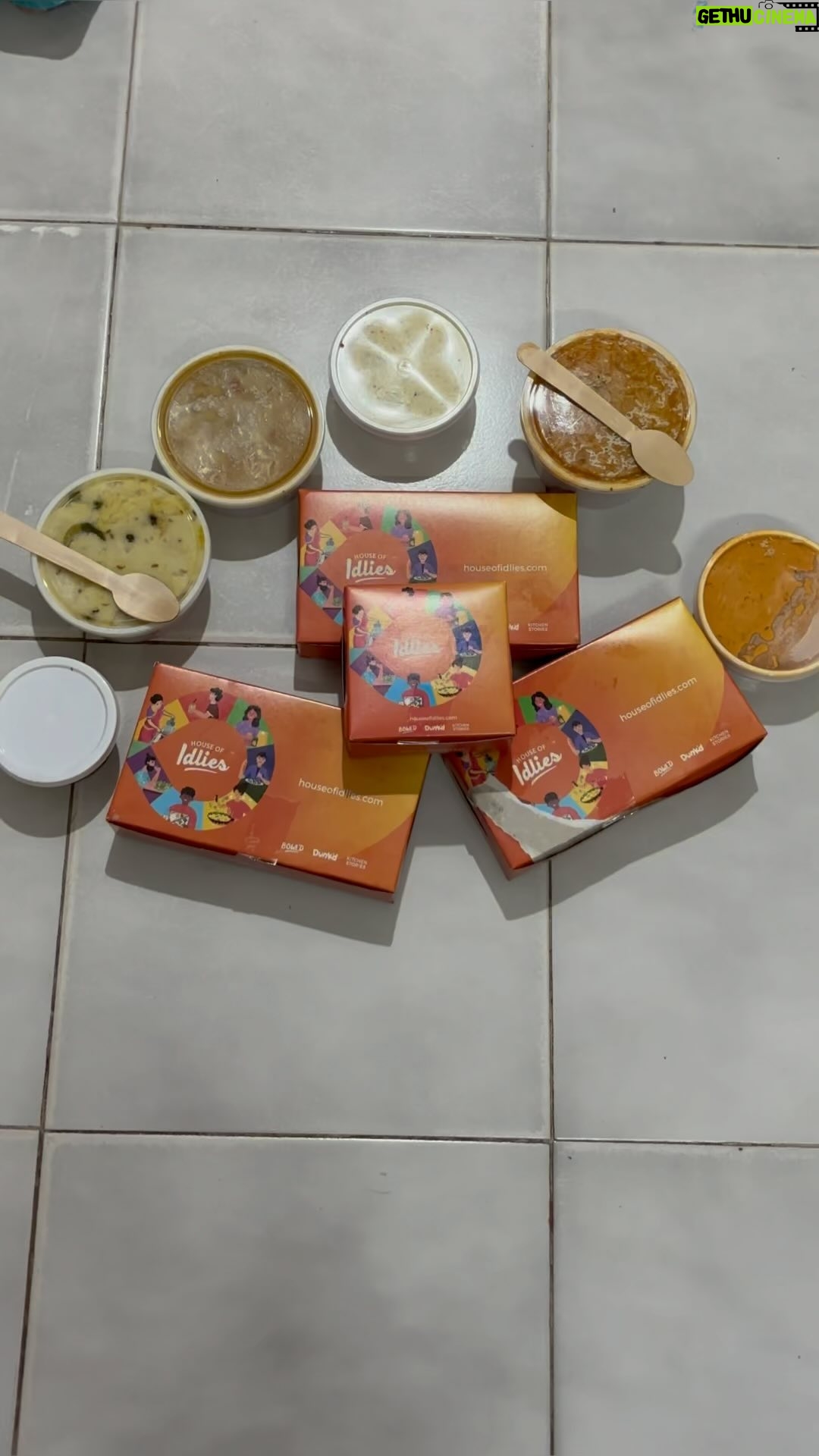 VJ Tara Instagram - The menu showcases a wide array of south indian dishes . We enjoyed ordering food from @houseofidlies ❤️worth trying them🤍 What we had, 1.vethakozhambhusadham 2.sepankilanguroast 3.jevarisiadai 4.butter dosai 5.podi idly 6. Ven pongal @houseofidlies . . . #getpodified #tamilfood #tamilfoodblogger #tamilcinema #tamilstatus #food #foodporn #foodphotography #healthyfood #southindianfood #tamil #foodpics #foodgasm #venpongal #podiidli #tamilnadu #foodpics #southindian #chennai