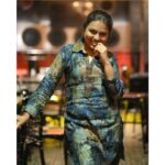 VJ Tara Instagram – Got this classy set from @fashionskiya 😅 swipe ➡️ see the reactions and had wonderful funfilled conversation with @gvprakash and @gourigkofficial during #adiye promotions 🎉✨
.
.
#shootday #ootd #weaternfashion #vjtara #funday