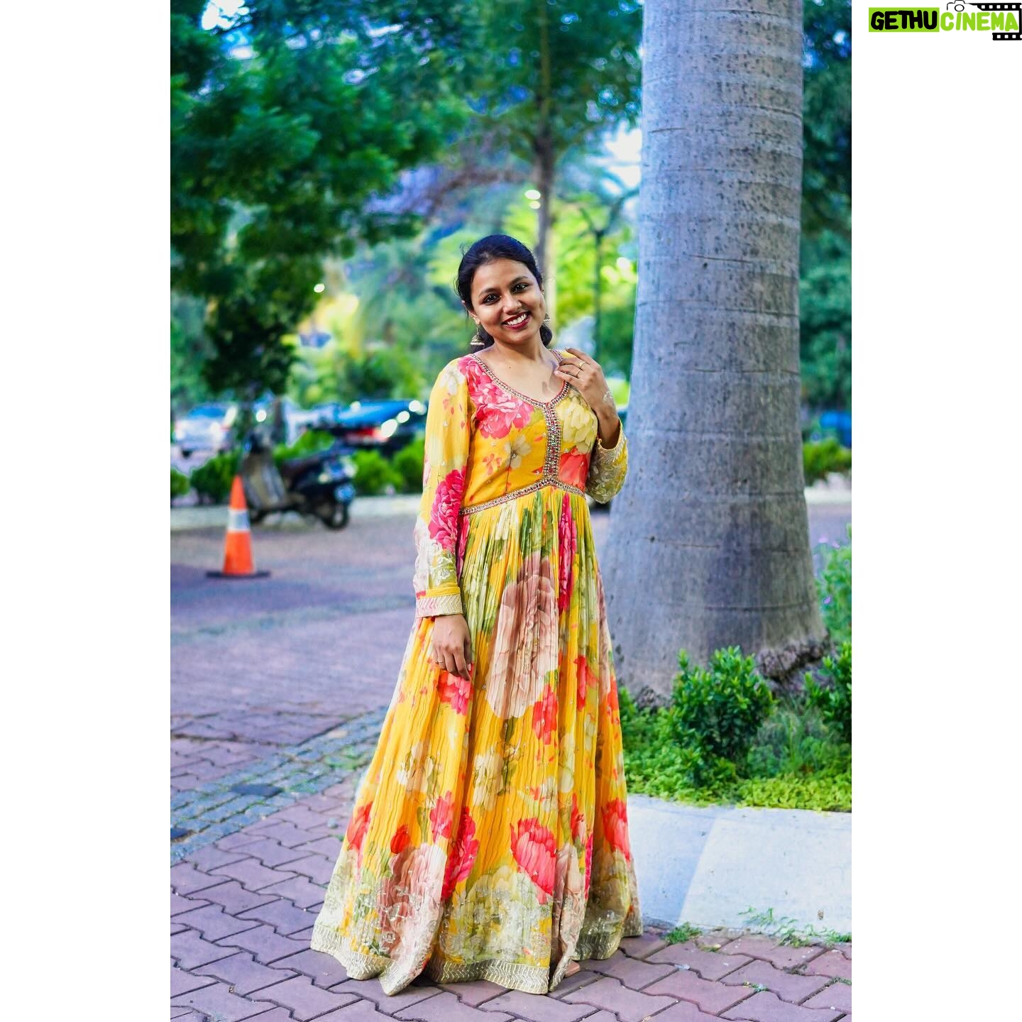 VJ Tara Instagram - Got this beautiful outfit from @nach.fashionstoreindia and you guys can get yours from them too for this diwali🤩🙌 . . Pc: @nikith_yoshua