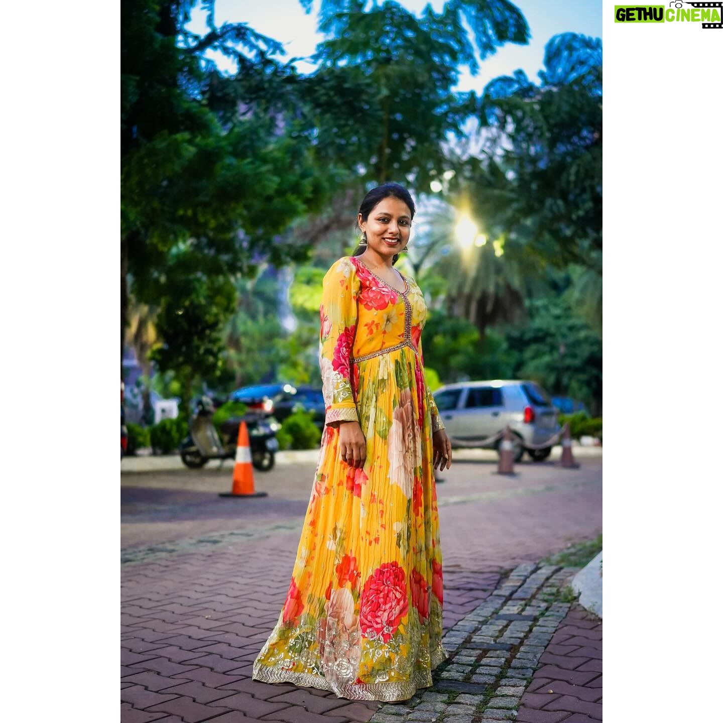 VJ Tara Instagram - Got this beautiful outfit from @nach.fashionstoreindia and you guys can get yours from them too for this diwali🤩🙌 . . Pc: @nikith_yoshua