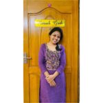VJ Tara Instagram - Swipe to see the reaction change😜🙌 . . Pc: @_hariharan_ennum_naan #happyhome #kurthi #nomake #positivity #vibes #ootd #sruthibotique