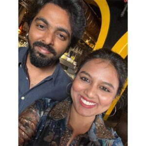 VJ Tara Instagram - Got this classy set from @fashionskiya 😅 swipe ➡️ see the reactions and had wonderful funfilled conversation with @gvprakash and @gourigkofficial during #adiye promotions 🎉✨
.
.
#shootday #ootd #weaternfashion #vjtara #funday