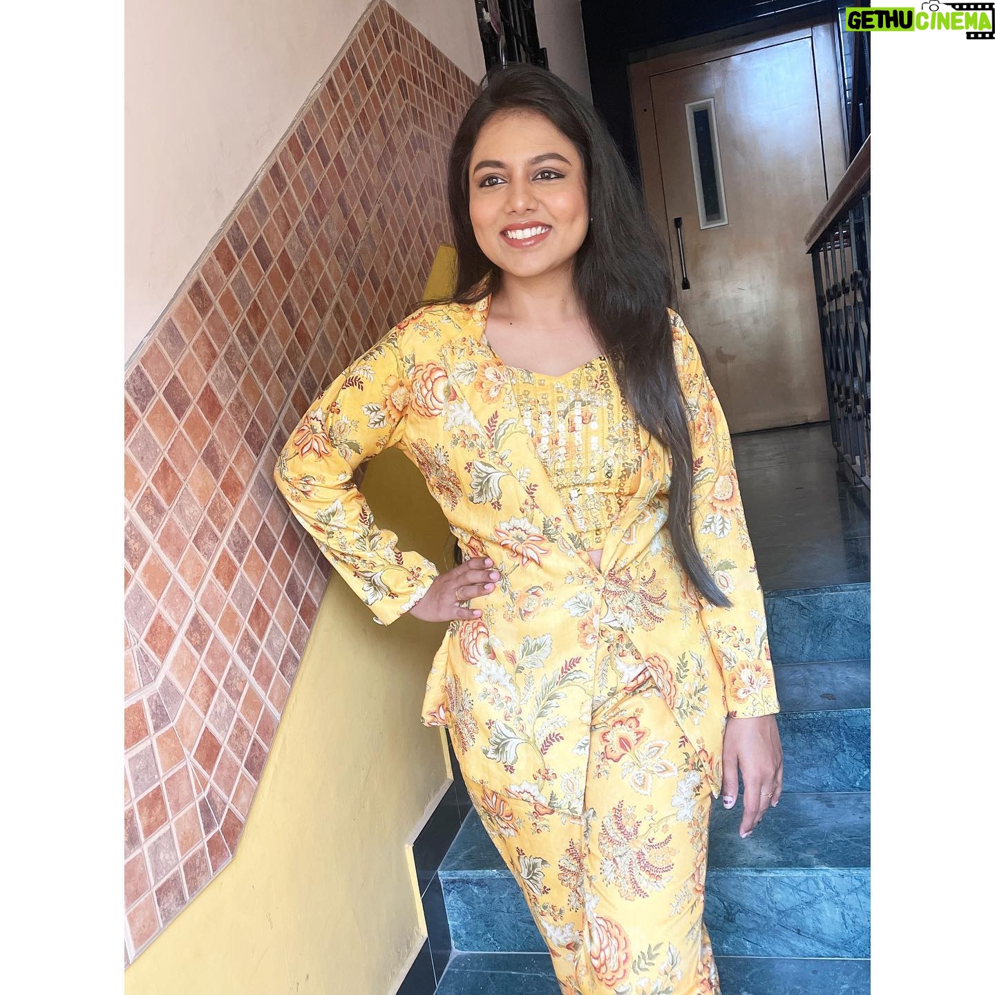 VJ Tara Instagram - Suit up💯 . Outfit: @mokshe_rental_destination #outfitoftheday #goodvibes #poser #eventtime