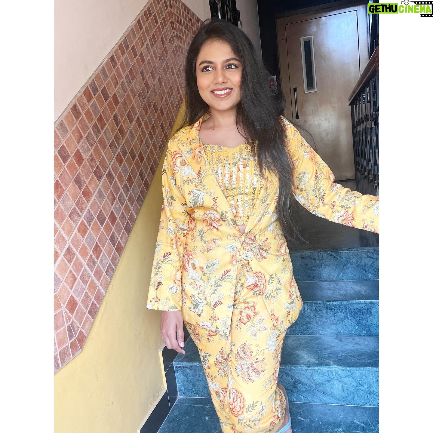 VJ Tara Instagram - Suit up💯 . Outfit: @mokshe_rental_destination #outfitoftheday #goodvibes #poser #eventtime