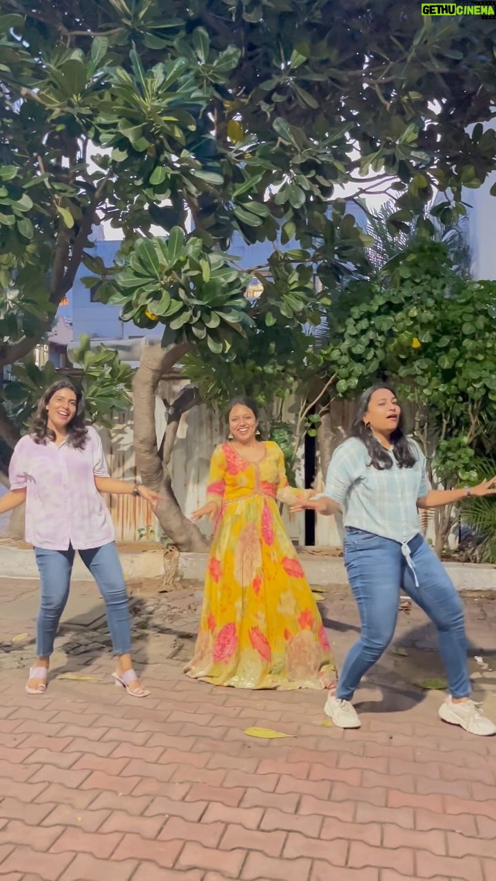 VJ Tara Instagram - Late to trend but didn’t wanna miss vibing to this one! . . Outfit: @nach.fashionstoreindia 🙏🏻 Shot by : @rj_subash_ #dance #dancerlife #dancersofinstagram #dancemoves #instadance #dancevideo #dancecommunity