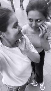 VJ Tara Instagram - If you can relate?😂🤧. . . . . . #relatable #mallscene #shoppingmall #shoppings #sisterlove #sister #tamilreels #tamil #tamilnadu #tamilbgm #tamilactors #tamilmovie #tamilmusically #tamilsongs #chennai #chennai😍 #chennaites #chennaimemes😉 #chennai_diaries