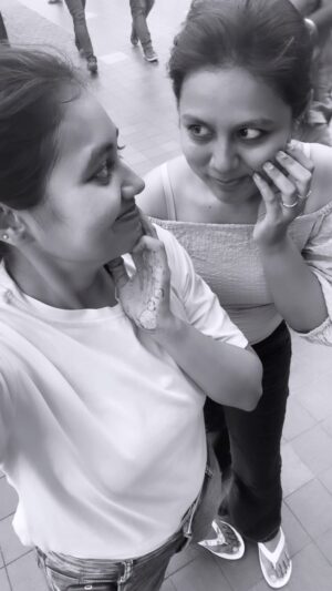 VJ Tara Instagram - If you can relate?😂🤧.
.
.
.
.
.
#relatable #mallscene #shoppingmall #shoppings #sisterlove #sister #tamilreels #tamil #tamilnadu #tamilbgm #tamilactors #tamilmovie #tamilmusically #tamilsongs #chennai #chennai😍 #chennaites #chennaimemes😉 #chennai_diaries