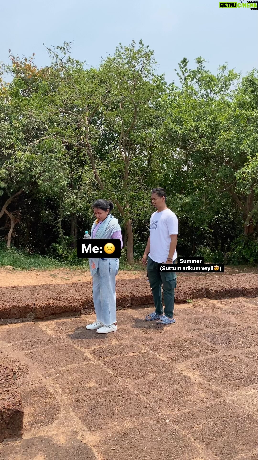 VJ Tara Instagram - Me trying to stay hydrated throughout summer🥸 Ps: reminder to drink water 💦 . . Vc : @_hariharan_ennum_naan #stayhydrated #chennaisummer #summer #escapesundays #veyil #treandingsong #trendingreel