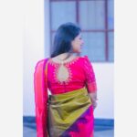 VJ Tara Instagram – Rocking the saree game✨😁
.
.
Saree : @srijeyamsarees
Blouse: @_barnali_fashion_
Jewels: @aarvee.chennai
Draping : @makeupwithhappiness
.
#SareeLove #SareeStyle #SareeSwag #SareeGoals #SareeFashion #TraditionalElegance #DesiVibes #IndianAttire #EthnicWear #SareeInspiration