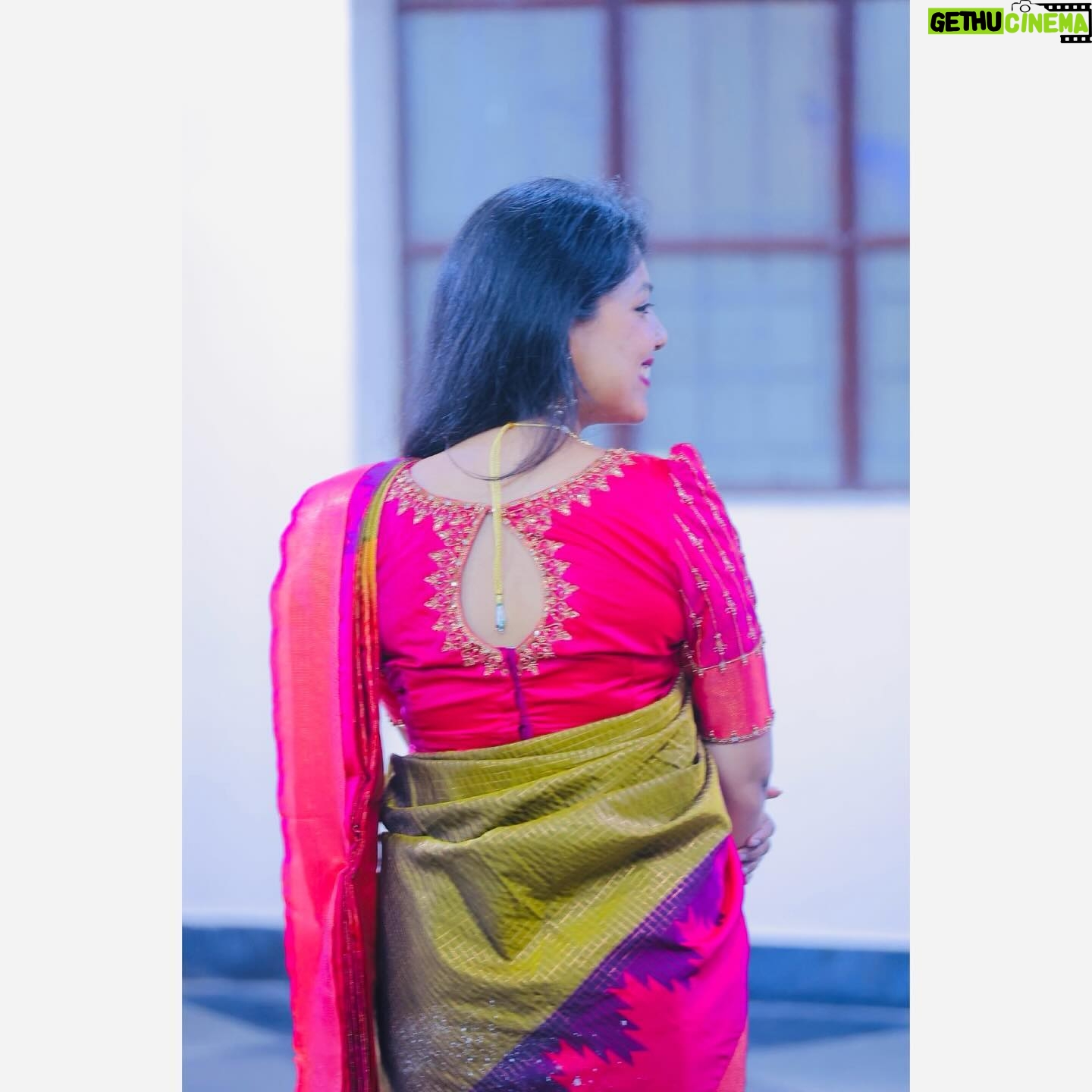 VJ Tara Instagram - Rocking the saree game✨😁 . . Saree : @srijeyamsarees Blouse: @_barnali_fashion_ Jewels: @aarvee.chennai Draping : @makeupwithhappiness . #SareeLove #SareeStyle #SareeSwag #SareeGoals #SareeFashion #TraditionalElegance #DesiVibes #IndianAttire #EthnicWear #SareeInspiration