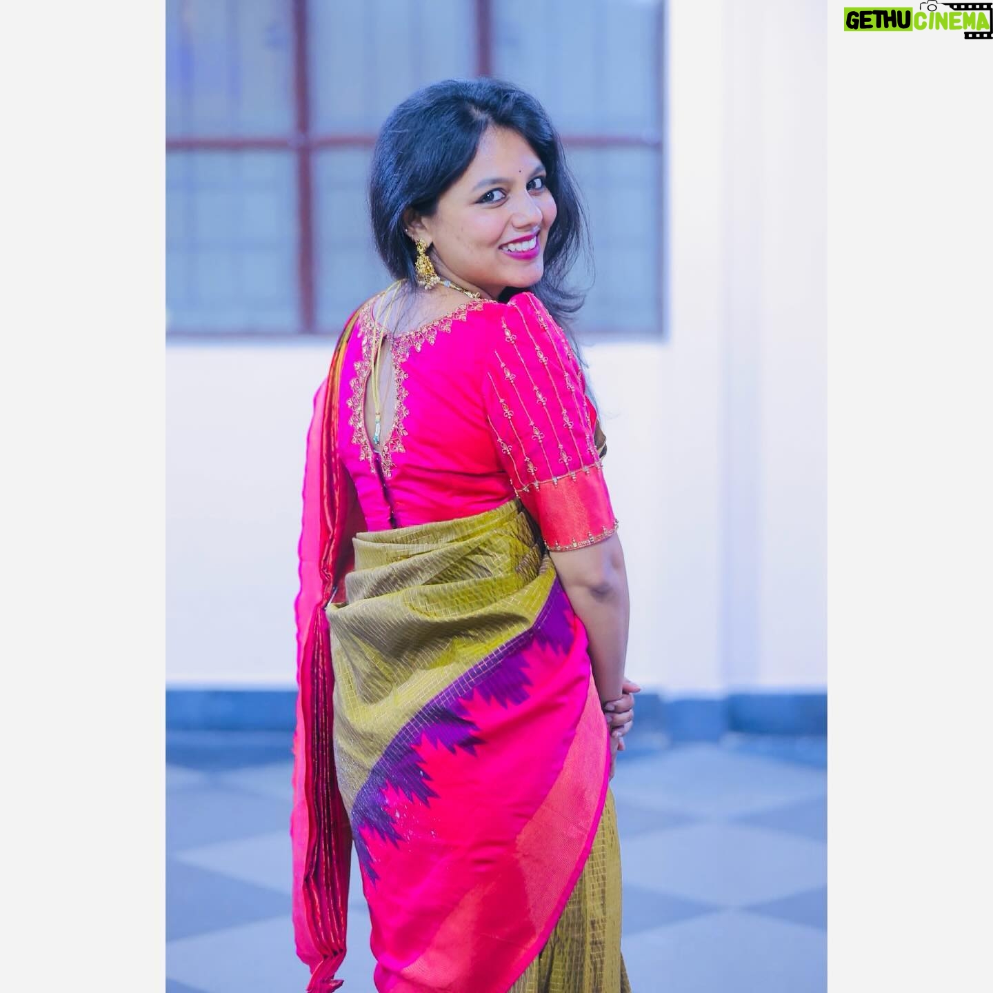 VJ Tara Instagram - Rocking the saree game✨😁 . . Saree : @srijeyamsarees Blouse: @_barnali_fashion_ Jewels: @aarvee.chennai Draping : @makeupwithhappiness . #SareeLove #SareeStyle #SareeSwag #SareeGoals #SareeFashion #TraditionalElegance #DesiVibes #IndianAttire #EthnicWear #SareeInspiration