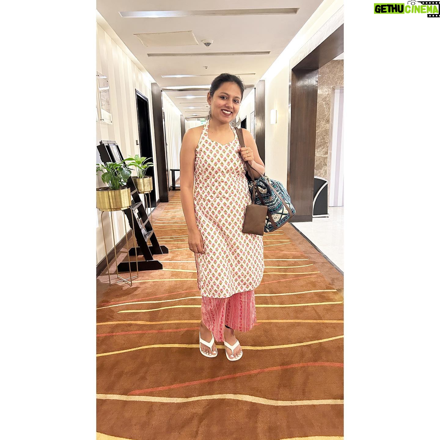 VJ Tara Instagram - Office-ku ready💯 Get your customised co-ords ser from @srithithecouture ✨ . . #ootd #fashionstyle #cottonset #summeroutfit