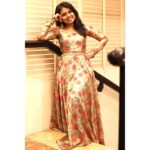 VJ Tara Instagram - Can't dim my glow, no matter how hard you try.😜 . Jewels: @aarvee.chennai Outfit: @niram.studio #ootd #ootdfashion #poser #anchor