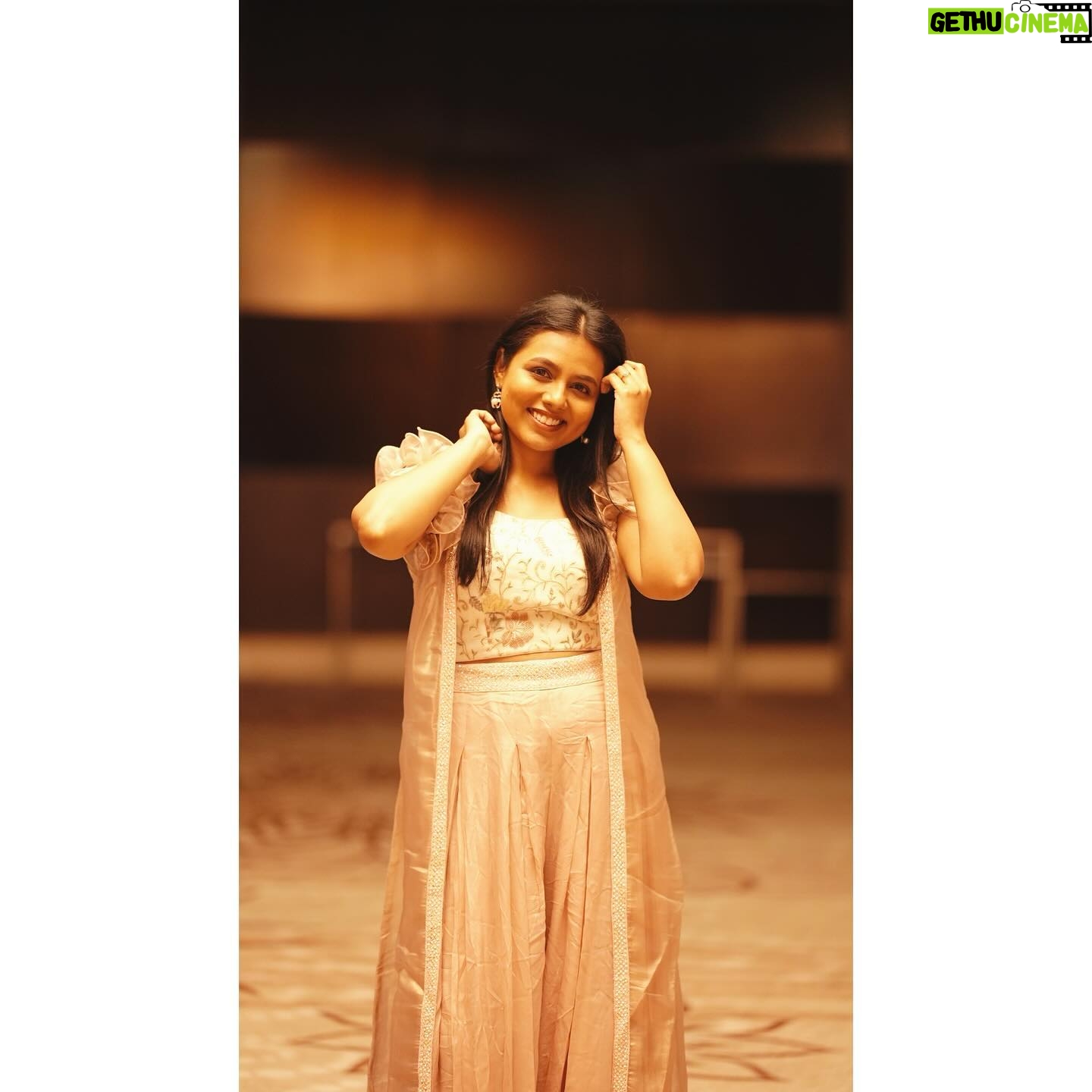 VJ Tara Instagram - Picture perfect randomness ✨ . . Pc: @divin_dop Outfit: @nach.fashionstoreindia Mua: @smokey_makeupbar_