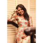 VJ Tara Instagram - Can't dim my glow, no matter how hard you try.😜 . Jewels: @aarvee.chennai Outfit: @niram.studio #ootd #ootdfashion #poser #anchor