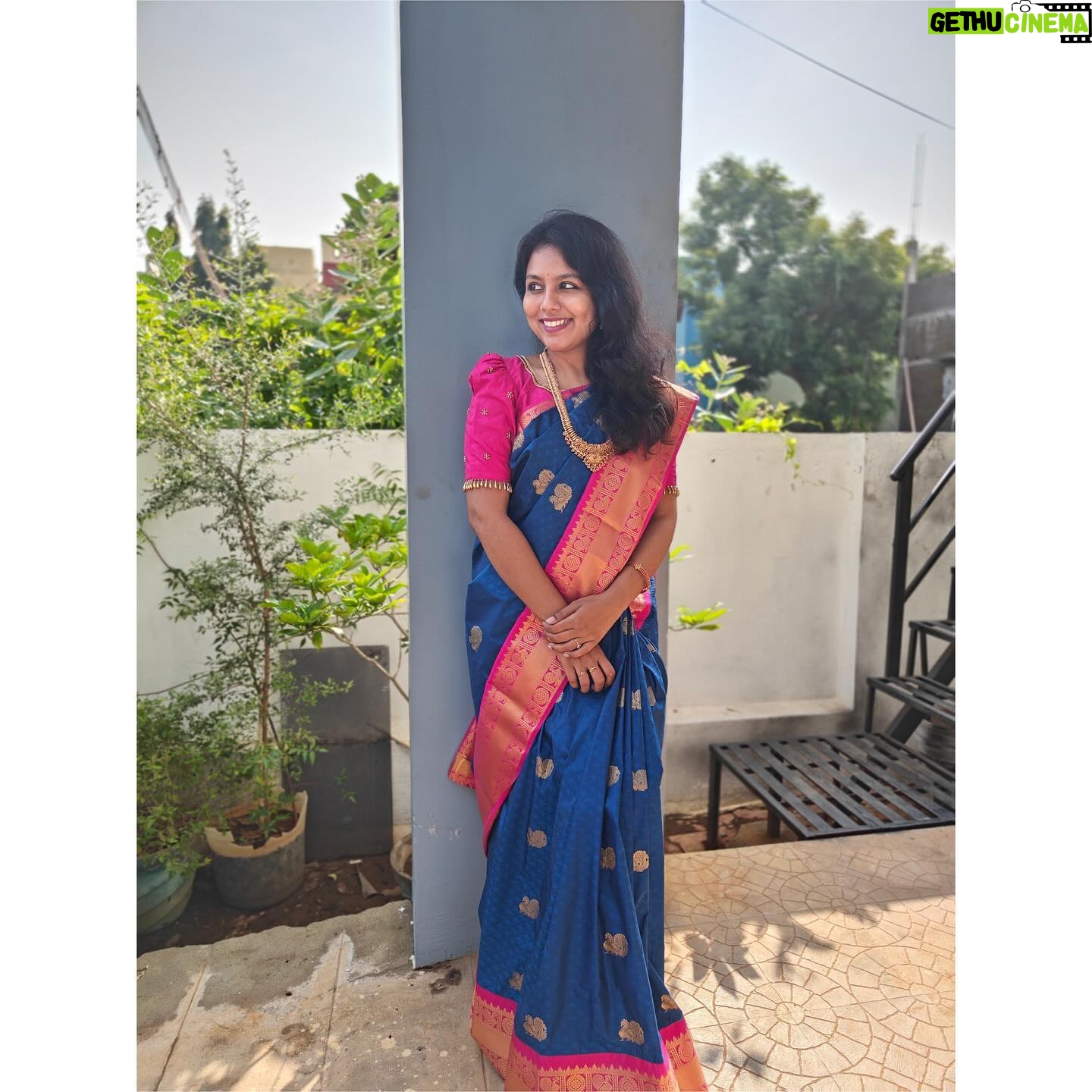 VJ Tara - 2.5K Likes - Happy diwali 🪔🎆
.
.
Saree: @srijeyamsarees
Blouse: @_barnali_fashion_
Jewel: @aarvee.chennai
#saree #ethinicwear #traditionalwear #ootd #diwali