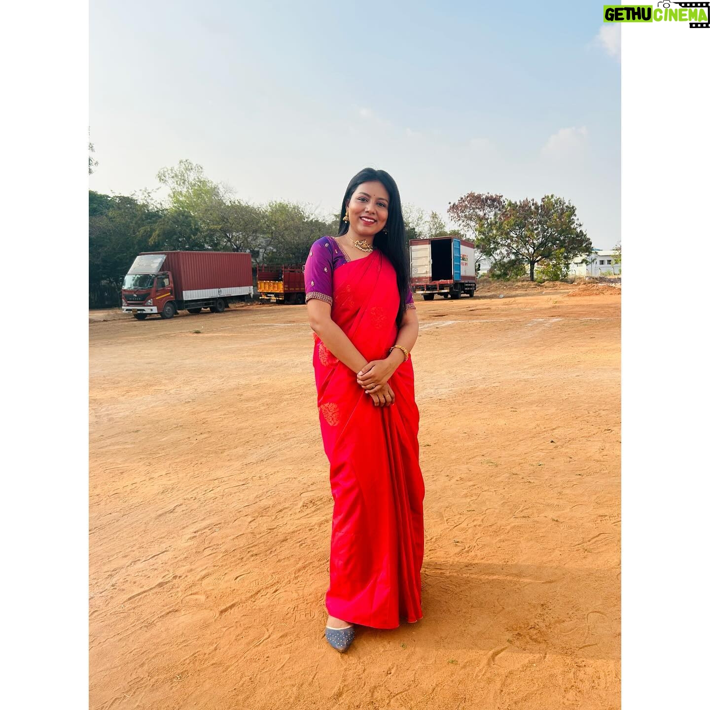 VJ Tara Instagram - It’s traditional time ✨ . . Blouse : @pownsanth thanks for this simple, yet beautiful design ❤️ #ootd #saree #sareelove #sareefashion #sareeindia #sareecollection #anchor