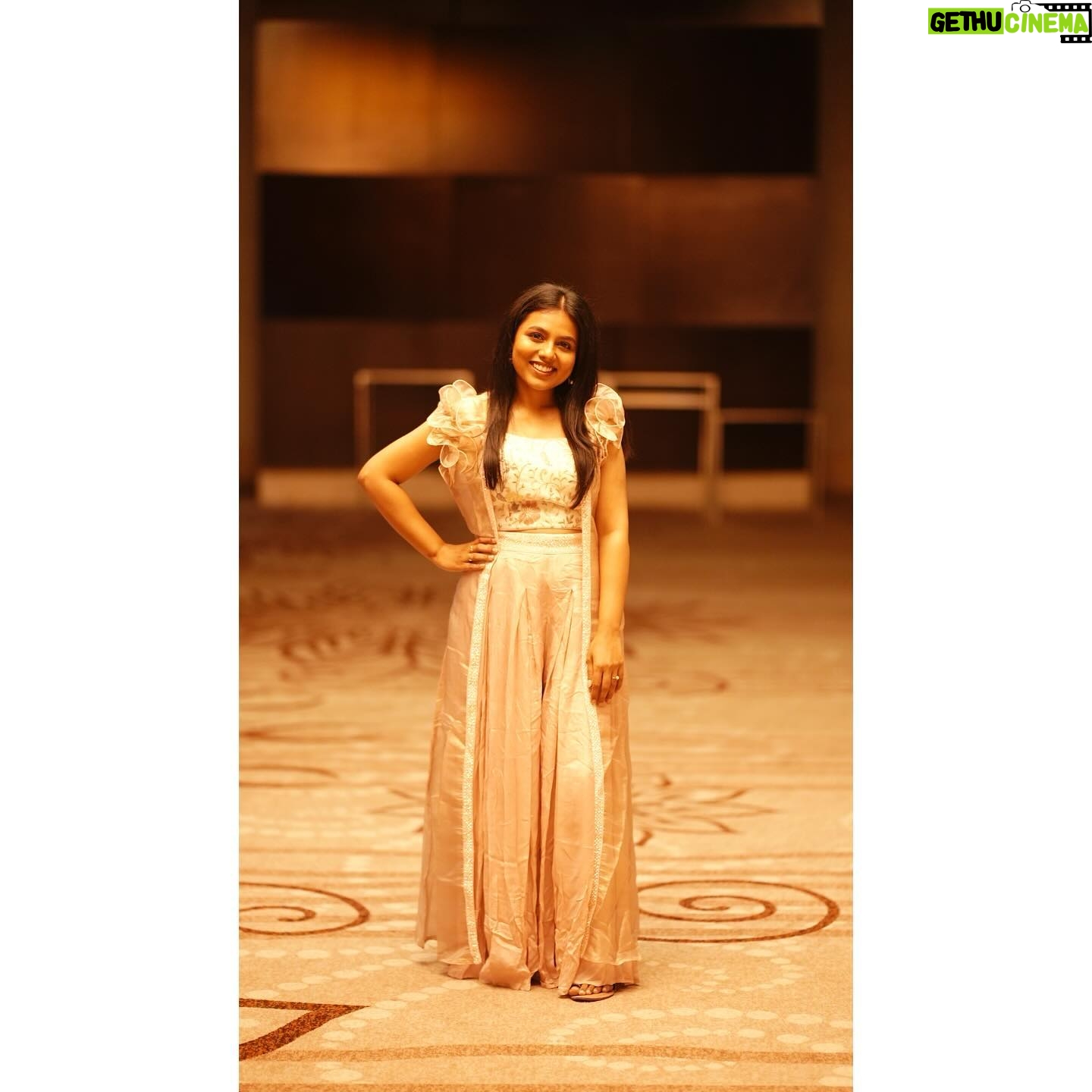 VJ Tara Instagram - Picture perfect randomness ✨ . . Pc: @divin_dop Outfit: @nach.fashionstoreindia Mua: @smokey_makeupbar_