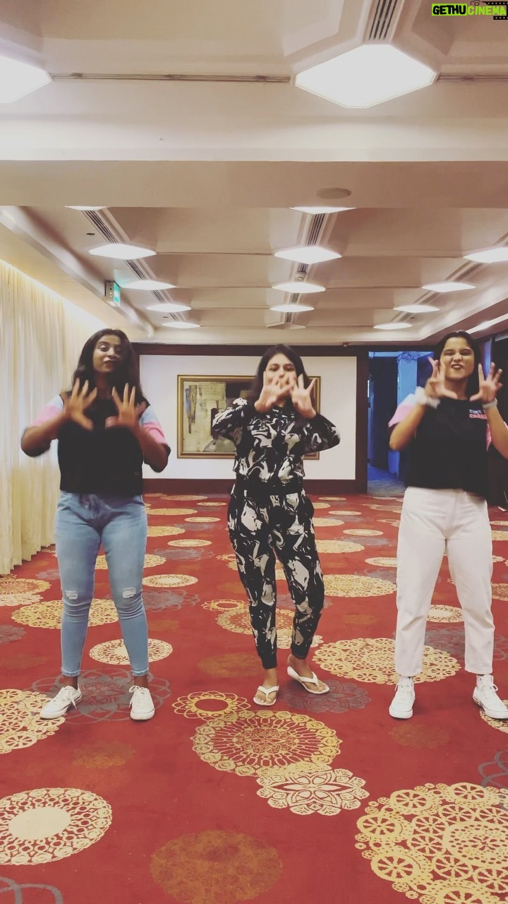 VJ Tara - 2.1K Likes - Kavala with these girls 🥳
.
@sanjanamiriam @yuvarekha_jarald
#dance #dancereels #reelsindia #kavala #dancer #jailer #rajinikanth #tamannahbhatia #anirudh