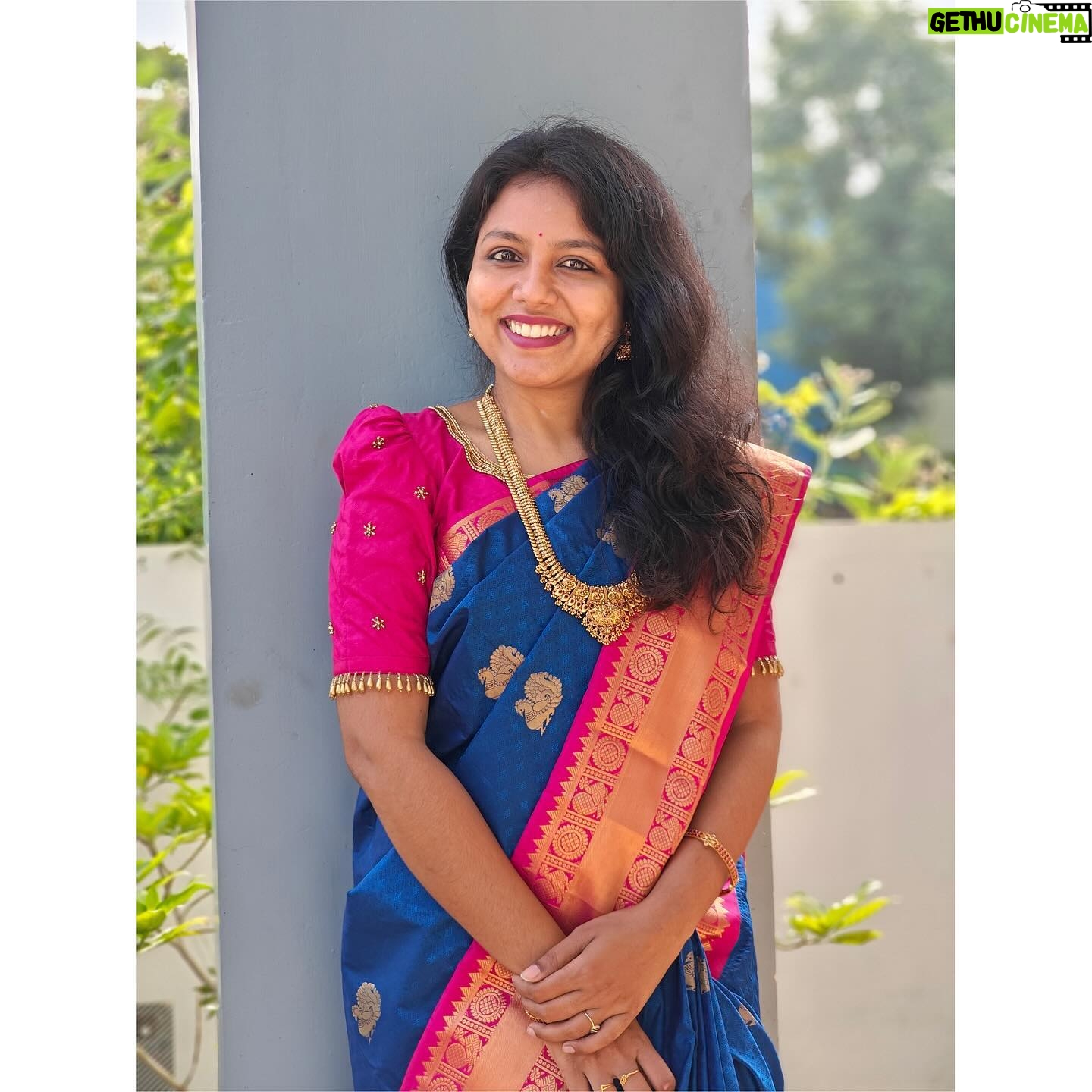 VJ Tara - 2.5K Likes - Happy diwali 🪔🎆
.
.
Saree: @srijeyamsarees
Blouse: @_barnali_fashion_
Jewel: @aarvee.chennai
#saree #ethinicwear #traditionalwear #ootd #diwali