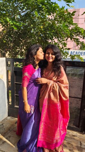 VJ Tara Instagram - Finally with @vj_tara 💜.

Saree : @srijeyamsarees 
Blouse : @_barnali_fashion_ 
Jewel: @aarvee.chennai 
.
.
.
.
.
.
#tamilsong #leo #thalapathy #thalapathyvijay #lokeshkanagaraj #sisters #saree #sareelove #diwali #ethn