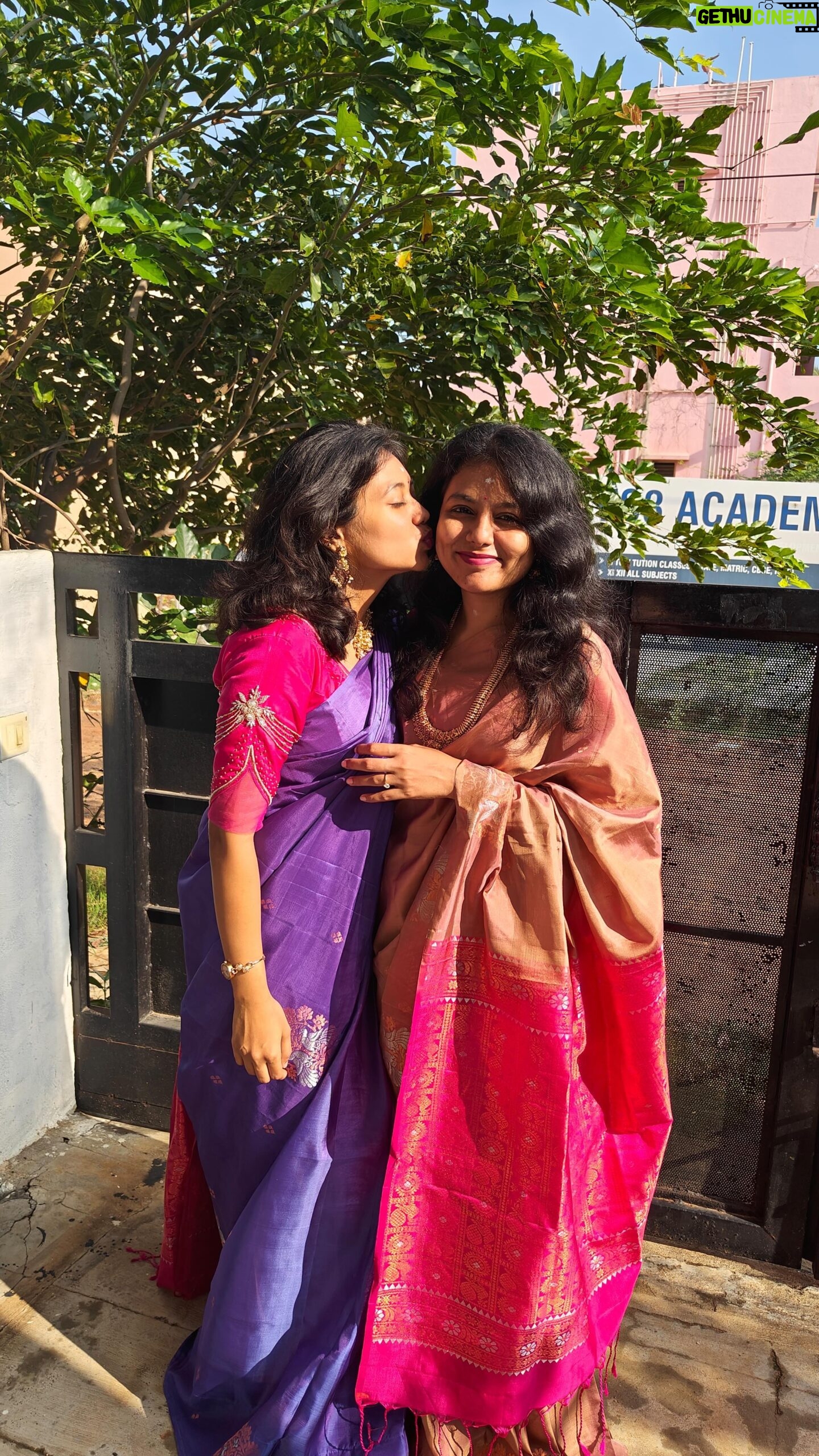 VJ Tara - 2.2K Likes - Finally with @vj_tara 💜.
Saree : @srijeyamsarees
Blouse : @_barnali_fashion_
Jewel: @aarvee.chennai
.
.
.
.
.
.
#tamilsong #leo #thalapathy #thalapathyvijay #lokeshkanagaraj #sisters #saree #sareelove #diwali #ethn