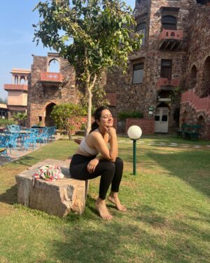 Vaani Sood Instagram - Mein ambran ton aayi Saal mein ek baar Yoga karne 🌝💁🏻‍♀️