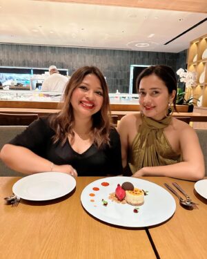 Vaani Sood Instagram - When Boo say No, take them to Nobu 🫶🏻
For the love of Japanese food 🍣🥢🎏
@nobu.singapore