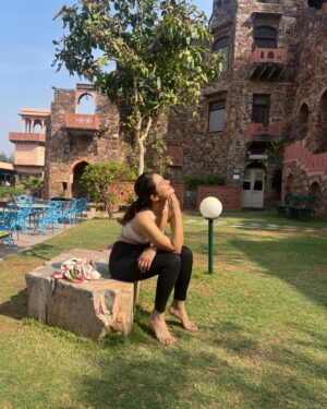 Vaani Sood Instagram - Mein ambran ton aayi Saal mein ek baar Yoga karne 🌝💁🏻‍♀️