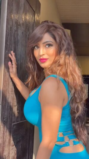 Vaibhavi Joshi Instagram - Stay focused and extra sparkly 😉❤️‍🔥

#weekend #shoot #friday #vibe #reel#reelsinstagram #instagram #fashion #style #motivation #sparkly #actress #lover #yogini #reelindia #bollywood #fridayvibes #vaibhavijoshi #evening #instareelsindia #bollywoodstyle #tollywood #kollywood #weekendmood #shoot #bts