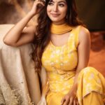 Vaibhavi Joshi Instagram - Love is the goal, life is the journey 💛🌻 #actress #smile #lover #motivation #life #goal #journey #selflove #yellow #instamood #bollywood #gujrati #pose #desigirl #instagram #instagood #instadaily #explorepage #explorar #vaibhavijoshi #thursday #shoot #camera #indianwear #indianfashion #bollywoodbeauty #mumbai #maharashtra @vijaypowarphotography