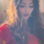 Vaibhavi Joshi Instagram - Maya mari na mann mara, Mar mar gaye sharir, Aasha, trishna na mari, Keh gaye das kabir. Desire never ends, the heart is never fulfilled It is only the body that dissolves. Hope and longing know no bounds, Said the wise Kabir. ❤️ #indian #maya #shakti #reelvideo #reelsinstagram #reel #reelindia #reelsinsta #instagram #instagood #kabir #postivevibe #shoot #shooting #bts #bollywoodbeauty #bollywood #tollywood #kollywood #traditional #indianwear #actress #artist #inside #light #reelslovers #saree #vaibhavijoshi #motivationalquotes #thoughts