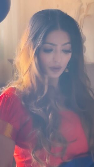 Vaibhavi Joshi Instagram - Maya mari na mann mara, Mar mar gaye sharir, Aasha, trishna na mari, Keh gaye das kabir.

Desire never ends, the heart is never fulfilled
It is only the body that dissolves.
Hope and longing know no bounds,
Said the wise Kabir.

❤️
#indian #maya #shakti #reelvideo #reelsinstagram #reel #reelindia #reelsinsta #instagram #instagood #kabir #postivevibe #shoot #shooting #bts #bollywoodbeauty #bollywood #tollywood #kollywood #traditional #indianwear #actress #artist #inside #light #reelslovers #saree #vaibhavijoshi #motivationalquotes #thoughts