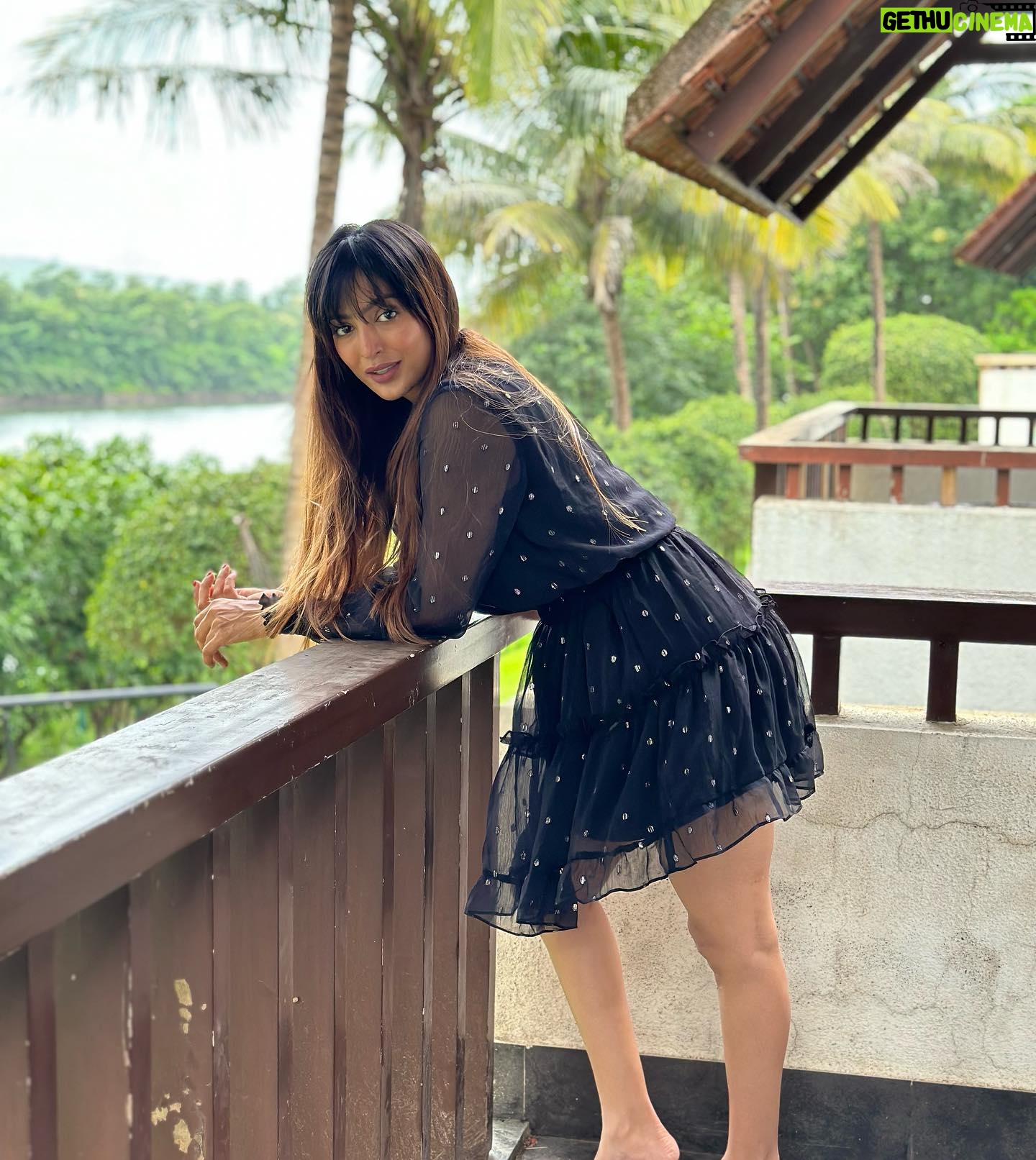 Vaibhavi Joshi Instagram - Spending time alone in your own company reinforces your self-worth and is often the number-one way to replenish your resilience reserves.-Sam Owen😇 #selfworth #selflove #selfcare #love #loveyourself #mentalhealth #motivation #positivevibes #healing #selfesteem #positivity #inspiration #mindset #confidence #happiness #selfawareness #life #quotes #mindfulness #growth #gratitude #mentalhealthawareness #self #selfrespect #wellness #instagood #empowerment #motivationalquotes #weekend #friday