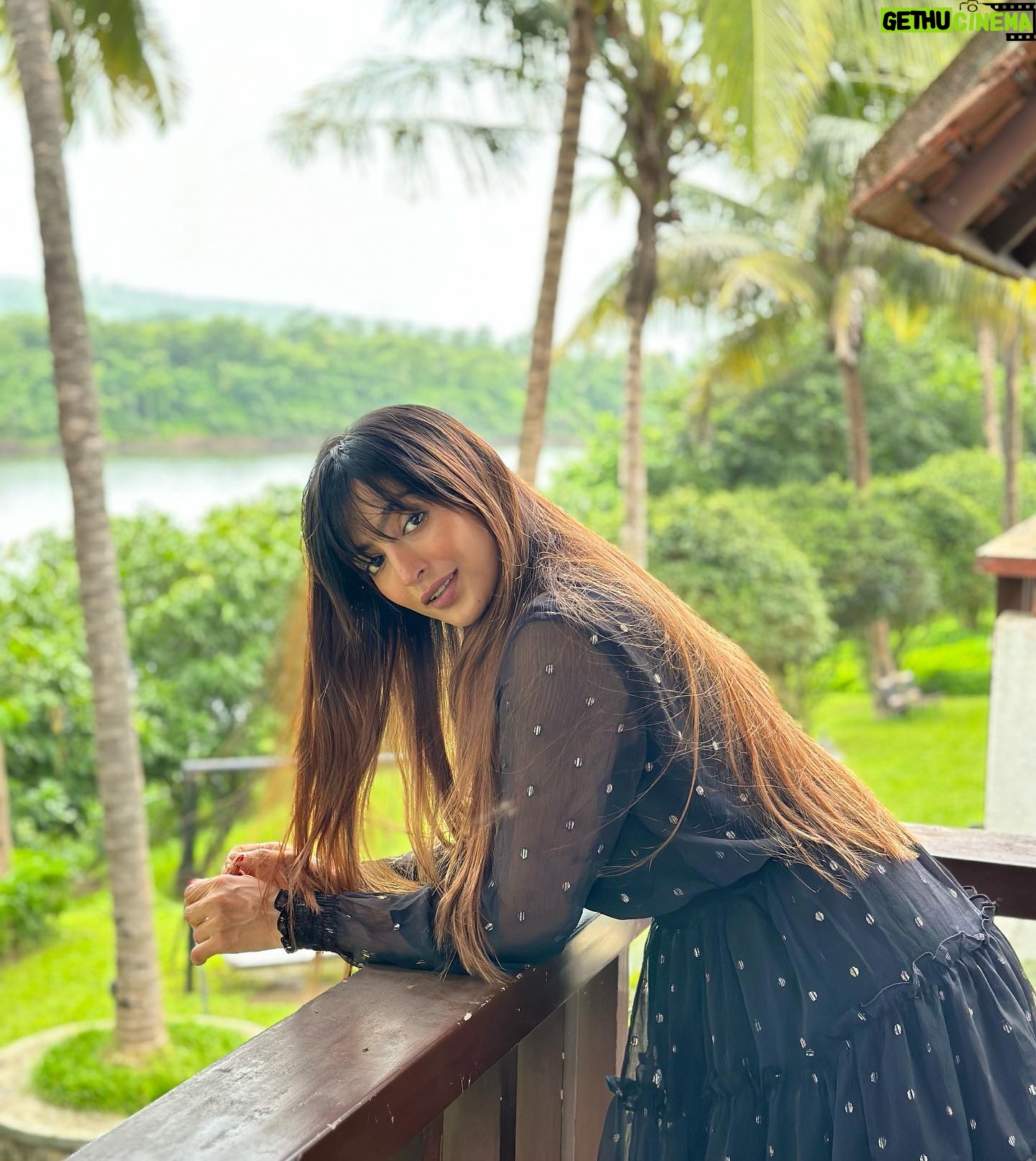 Vaibhavi Joshi Instagram - Spending time alone in your own company reinforces your self-worth and is often the number-one way to replenish your resilience reserves.-Sam Owen😇 #selfworth #selflove #selfcare #love #loveyourself #mentalhealth #motivation #positivevibes #healing #selfesteem #positivity #inspiration #mindset #confidence #happiness #selfawareness #life #quotes #mindfulness #growth #gratitude #mentalhealthawareness #self #selfrespect #wellness #instagood #empowerment #motivationalquotes #weekend #friday