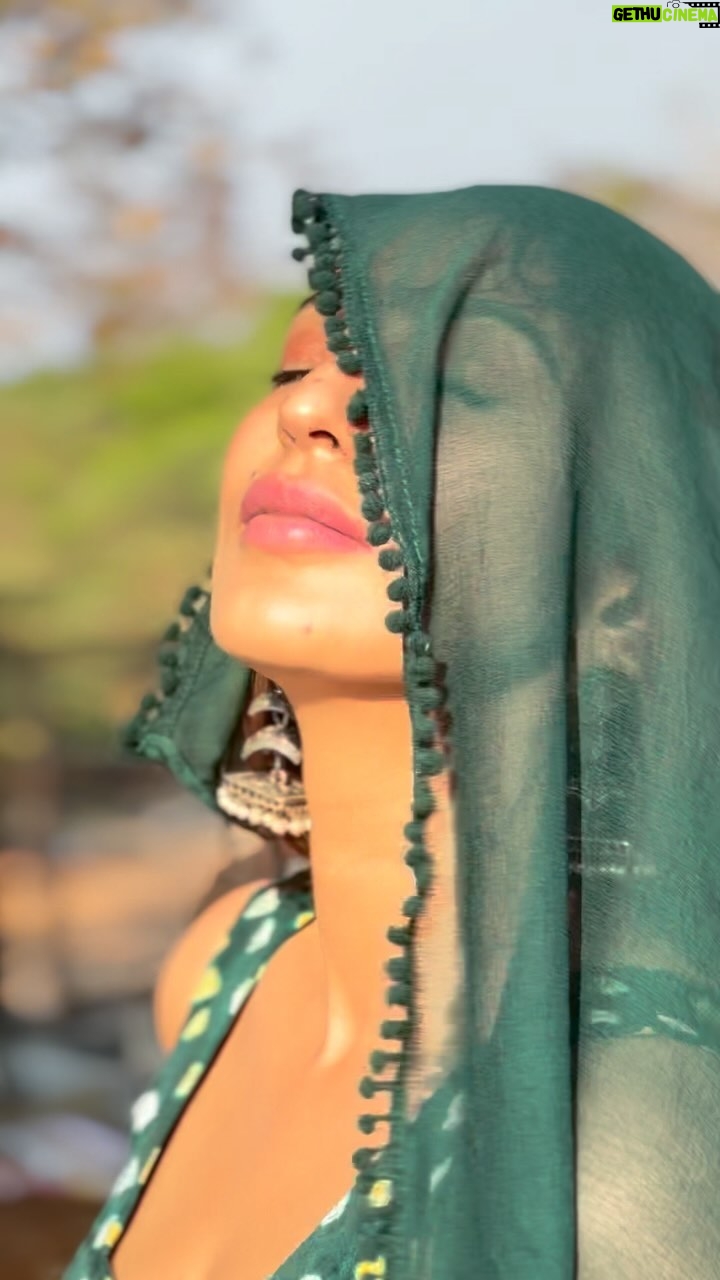 Vaibhavi Joshi Instagram - Be faithful to that which exists within yourself.-ANDRÉ GIDE😇 #eid #love #loveyourself #motivation #positivevibes #healing #positivity #inspiration #mindset #selfconfidence #confidence #happiness #selfawareness #life #quotes #mindfulness #growth #gratitude #self #selfrespect #vaibhavijoshi #reel #green #beauty #nature #reelinstagram #reelindia #bollywood #goodfriday