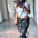 Vaibhavi Joshi Instagram - Teriyan Adavaan ☺️ #monday #armypants #love #armylover #indianarmy #fashion #goodvibes #bollywoodbeauty #bollywood #reel #reelvideo #reeloftheday