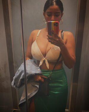 Vaibhavi Joshi Instagram - Be bold, be brave, be unstoppable Perfectly imperfect 😉  #instagram #saturday #weekendvibes #instagood #instafashion  #bold #fitnesslife #perfect #blur #motivation #brave #unstoppable #perfection #instamood #mood #instalove #bollywoodbeauty #bollywood #tollywood #pollywood #actress #motivation #freedom #selfcare #selflove #vaibhavijoshi #selfie #mirrorselfie #lover #yogini #fitness
