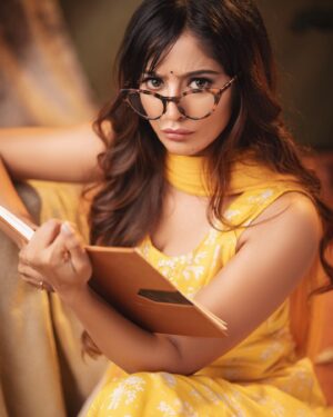 Vaibhavi Joshi Instagram - When everyone is trying to be something, Be Nothing. - Rumi 

#actress #expression #lover #student #bookstagram #reading #selflove #motivation #something #nothing #space #pose #nerd #nerdgirl #instagram #instagood #instadaily #explorepage #explorar #vaibhavijoshi #sunday #shoot #camera #indianwear #indianfashion #bollywoodbeauty #mumbai #maharashtra