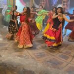 Vaibhavi Joshi Instagram - Maadi Rumjhum Karti Aave ❤️ #gujaraticinema #gujaratifilm #gujaratimovie #baiopic #family #drama #upcomingmovie #kanubhaithegreat #bts #behindthescene #garba #dance #artist #indian #navratri #navratrispecial #sunday #weekend #traditional #vaibhavijoshi #reelsinstagram #reelsvideo #reelitfeelit #reel #explore #explorepage #reelsviral #gujrati #instagram #instareels
